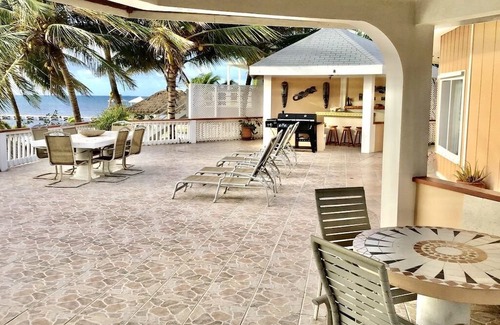Boca Ciega Casa | Villa frente al mar 8BR con piscina privada!