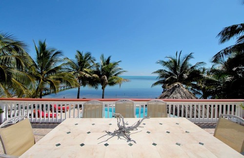 Boca Ciega Casa | Villa frente al mar 8BR con piscina privada!