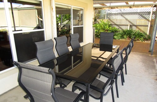 Port Vincent Casa | The Palm's house & unit ~ Large Accommodation, Off Peak Specials