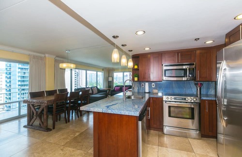 Waikiki Condominio | Bellamente remodelado 2 habitaciones Waikiki Condo - para 6 personas!