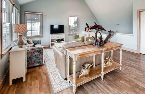 Rodanthe Casa | Disfrute de esta casa con vista al mar en Rodanthe con bañera de hidromasaje, fácil acceso a la playa, agradable para el perro