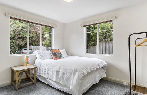 Lenah Valley Apartamento | August Apartment - stone's throw from vibrant North Hobart