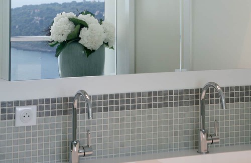 French Riviera Casa | Monaco Bay View villa with pool, sea views, secure parking for 3 cars, elevator.