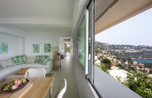 French Riviera Casa | Monaco Bay View villa with pool, sea views, secure parking for 3 cars, elevator.