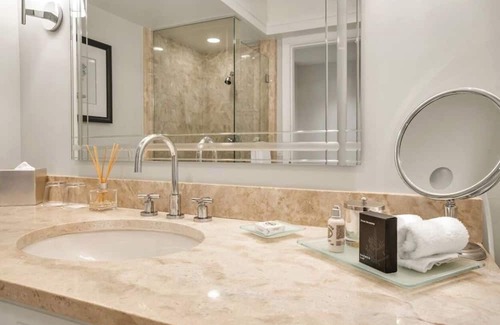 Brickell Hotel | Four Seasons 1br Suite