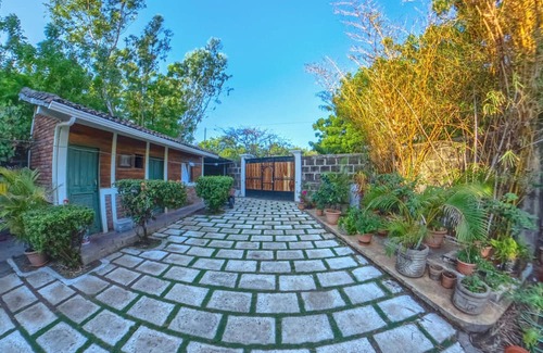 Pochomil Casa | Beachfront 1-of-a-kind House w AC Pool Wifi ATV