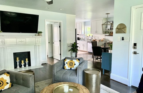 Forest Park Casa | Blue Door Walk to Avondale Dog-friendly w Yard