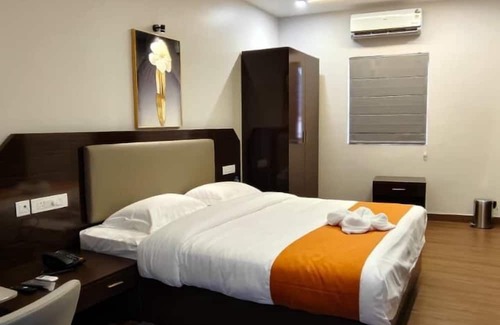 Thalassery Hotel | Kanak Residency