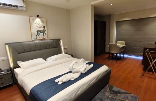 Thalassery Hotel | Kanak Residency