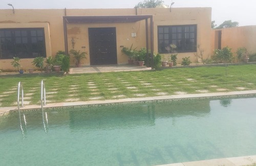 Kasrawad Villa | Mura Yoga Villa