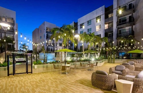 Lyon Street Apartamento | Urban Chic Home 10 Min From Disneyland With Pool GYM