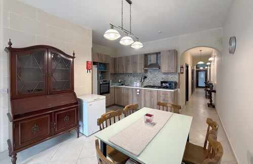 Nadur Apartamento | Traditional Maltese 3BD Apartment