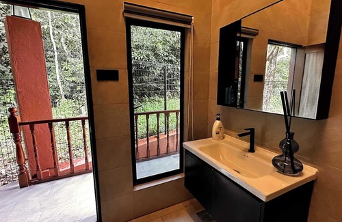 Kampung Besar Cabaña | Charming Nature Kampung Home for Family Getaways