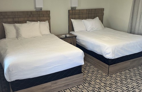 Georgian Bluffs Hotel | Sunrise Motel