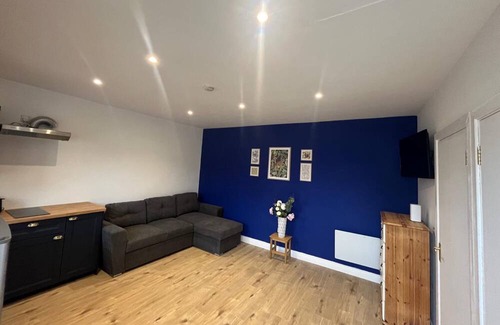 Grangend Cabina | 1-bed Cosy Cottage Near Emerald Park - Sleeps 5