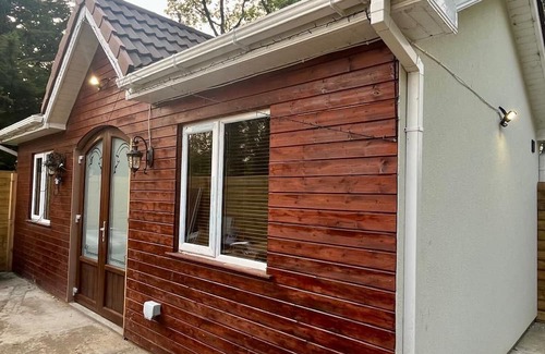 Grangend Cabina | 1-bed Cosy Cottage Near Emerald Park - Sleeps 5