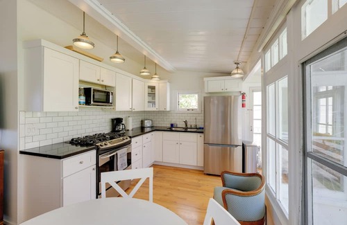 Village of La Jolla Cabaña | Walk to La Jolla Cove: Dtwn Cottage w/Ocean View!