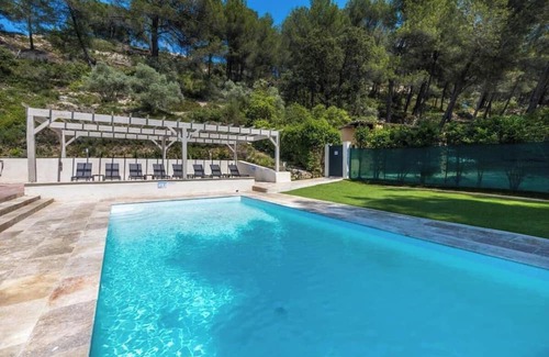 Velaux Casa | Spacious Countryside Villa with Heated Pool – Peaceful & Family-Friendly