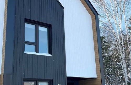 L'Anse-Saint-Jean Chalet De Esquí | Scandinavian chalet in the alpine village of Mont Édouard-Magnificent new construction