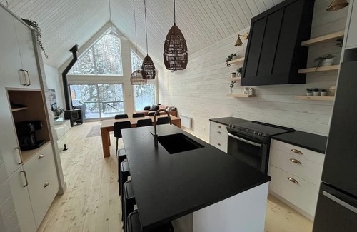 L'Anse-Saint-Jean Chalet De Esquí | Scandinavian chalet in the alpine village of Mont Édouard-Magnificent new construction