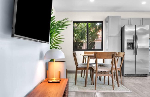Allapattah Casa | Spacious 6-bedroom Double Home with AC and WiFi in brilliant Miami