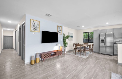 Allapattah Casa | Spacious 6-bedroom Double Home with AC and WiFi in brilliant Miami