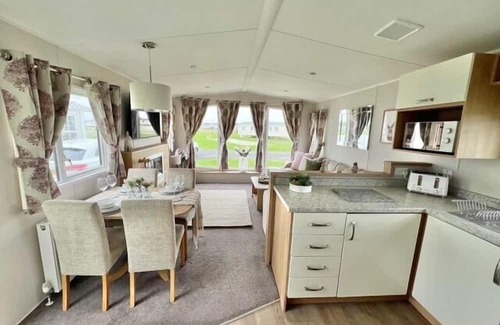 Mablethorpe Cabina | 3bed-8Berth- Hot Tub-Mablethorpe-Pet Friendly-Wifi
