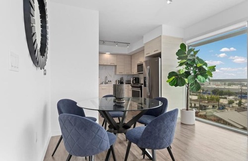 Pico Apartamento | Santa Monica Penthouse With Panoramic Ocean Views