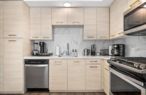 Pico Apartamento | Santa Monica Penthouse With Panoramic Ocean Views