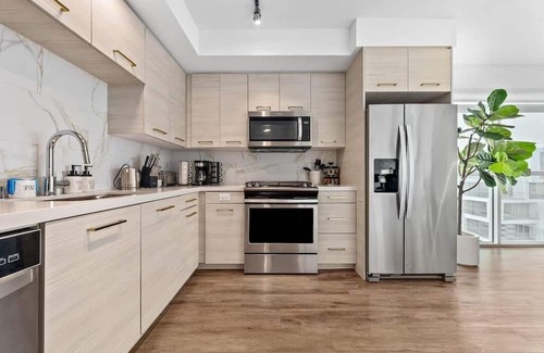 Pico Apartamento | Santa Monica Penthouse With Panoramic Ocean Views