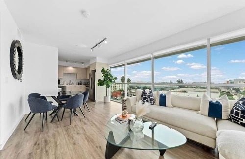 Pico Apartamento | Santa Monica Penthouse With Panoramic Ocean Views