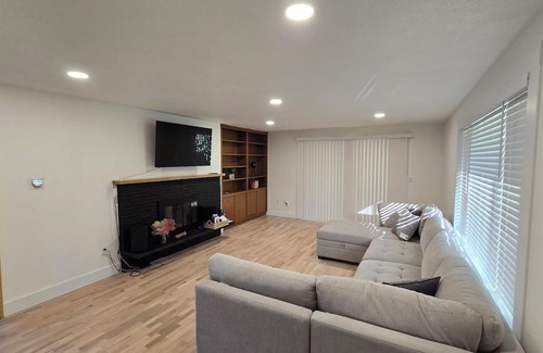Puyallup Casa | Newly Renovated 2BR /Wifi-Entertainment Included /Near WA State Fair