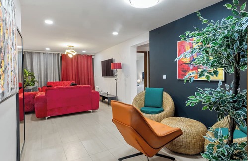 Cocody Apartamento | Stylish & Modern 2 BR apartment near Angré Nouveau Chu. Perfect for groups of 4!
