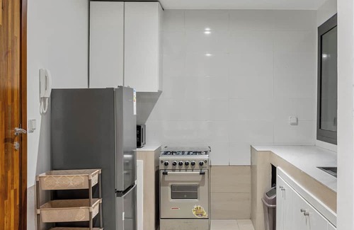 Cocody Apartamento | Stylish & Modern 2 BR apartment near Angré Nouveau Chu. Perfect for groups of 4!
