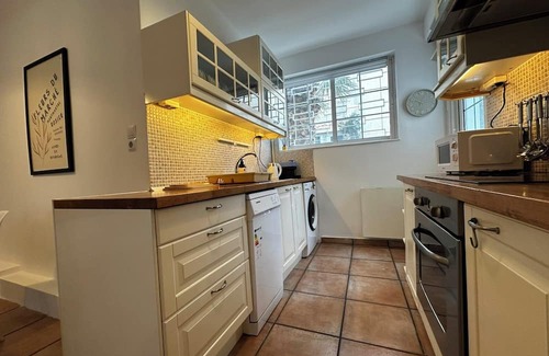 Filothei-Psychiko Apartamento | 15 mins from Athens Acropolis. GALA House in Psychiko the safest area in Athens