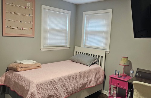 East Side Casa | Twin bed room , smart TV 32" with shared bathroom
