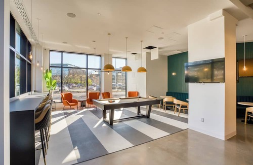 Cummings Condominio | Fully-furnished 1BR unit near Cyrville LRT Train Station in Ottawa