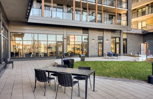 Cummings Condominio | Fully-furnished 1BR unit near Cyrville LRT Train Station in Ottawa