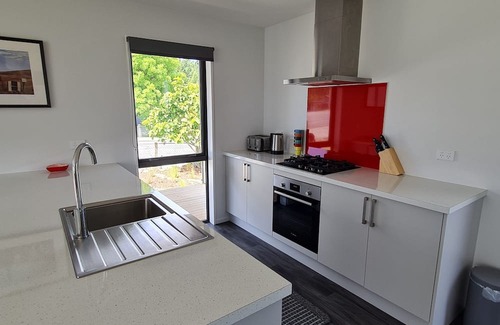 Naseby Cabaña | Leven Street Crib - Modern, warm stay in the heart of historic Naseby
