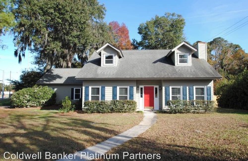 Savannah Casa | Charming 4-bedroom house with AC and WiFi in welcoming Savannah