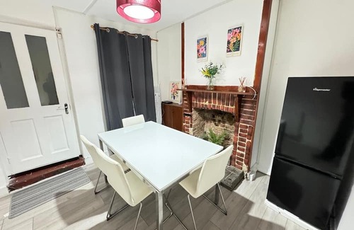 Croham Casa | South Croydon - Sleeps 4 - Garden - 85WalkingScore
