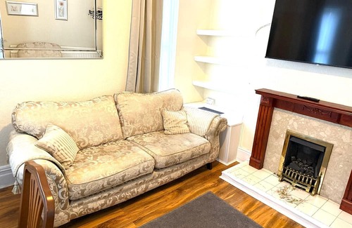 Eccles Casa | Charming 3Bed Home in Eccles Central