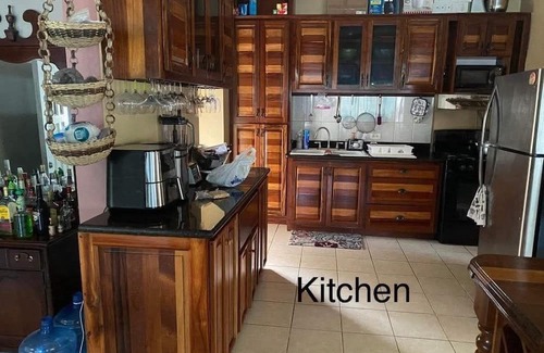 Armenia Casa | Private, Charming 2-bedroom house in pleasant Belmopan with AC, WiFi,