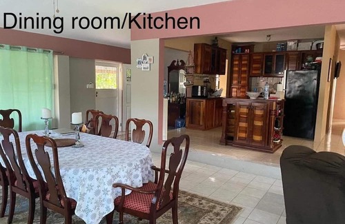 Armenia Casa | Private, Charming 2-bedroom house in pleasant Belmopan with AC, WiFi,