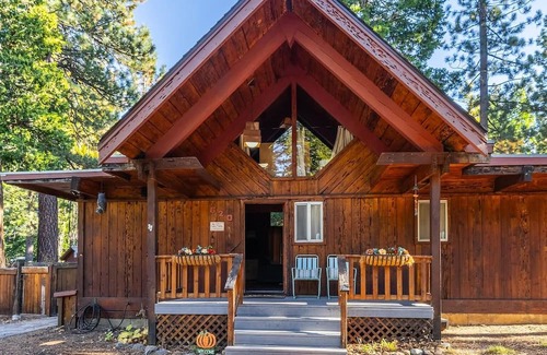 Tahoe Sierra Estates Cabina | Central 3 BR Cabin with Private Beach - Tahoe City