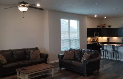 Navasota Casa | House at Pecan Lakes Golf course. Charming 3-bedroom 2 bath in Navasota .
