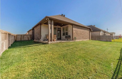 Navasota Casa | House at Pecan Lakes Golf course. Charming 3-bedroom 2 bath in Navasota .