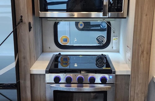 Limon Alquiler De RV | Cozy 2-bedroom camper with WiFi, AC in wonderful Limon