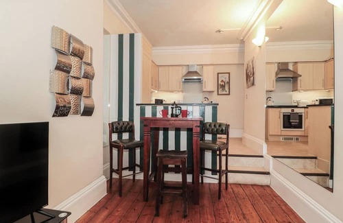 Bristol City Centre Cabaña | 2 OLD CITY CHAMBERS, pet friendly in Bristol