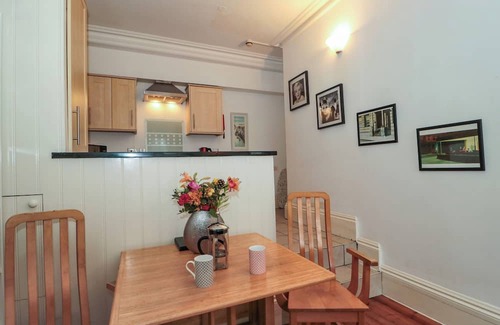 Bristol Cabaña | 5 OLD CITY CHAMBERS, pet friendly in Bristol